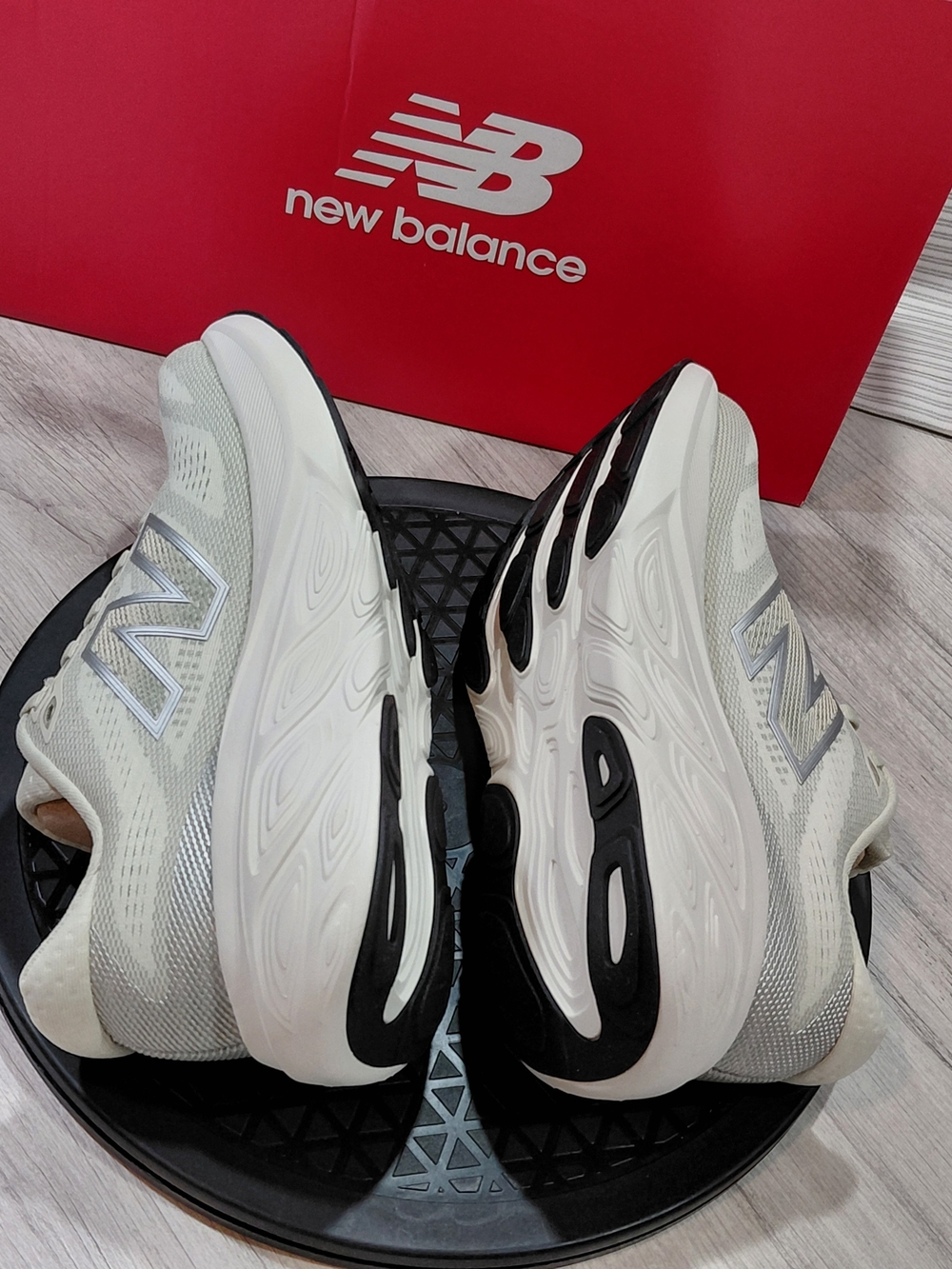(NEW) New Balance Women Fresh Foam X 880v15 Running Shoes - Light Sage/Gray W8.5 - Picture 7 of 15